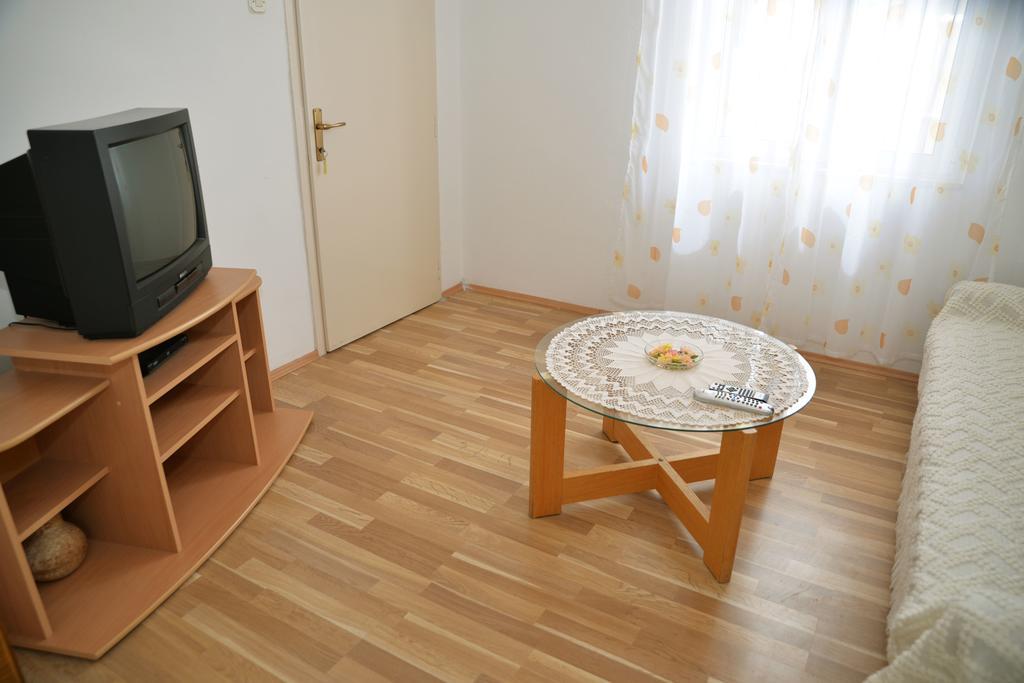 Apartment Mladenka Murter Szoba fotó